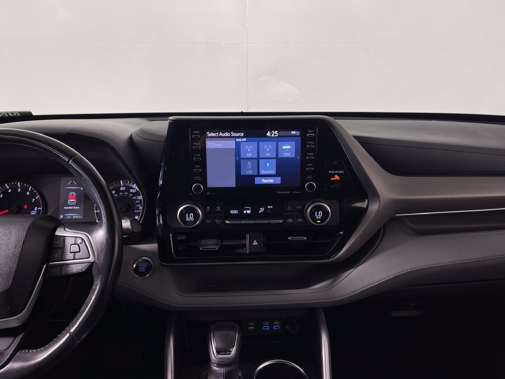 Used 2022 Toyota Highlander LE AWD/4WD image 15