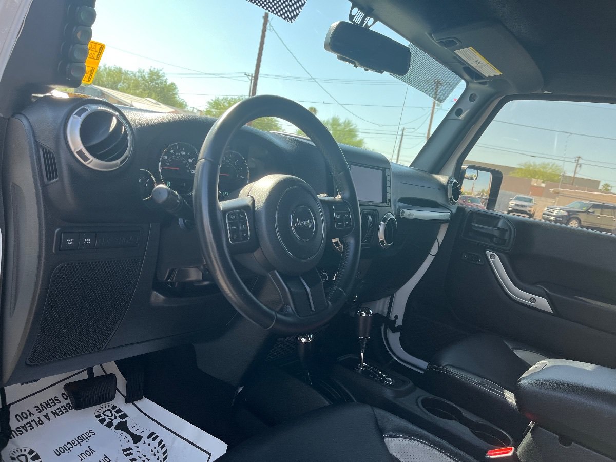 Used 2018 Jeep Wrangler Unlimited Rubicon w/ Connectivity Group AWD/4WD image 23