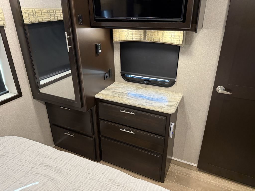 Used 2018 RAM 5500 SLT w/ Quick Order Package 29G SLT image 84