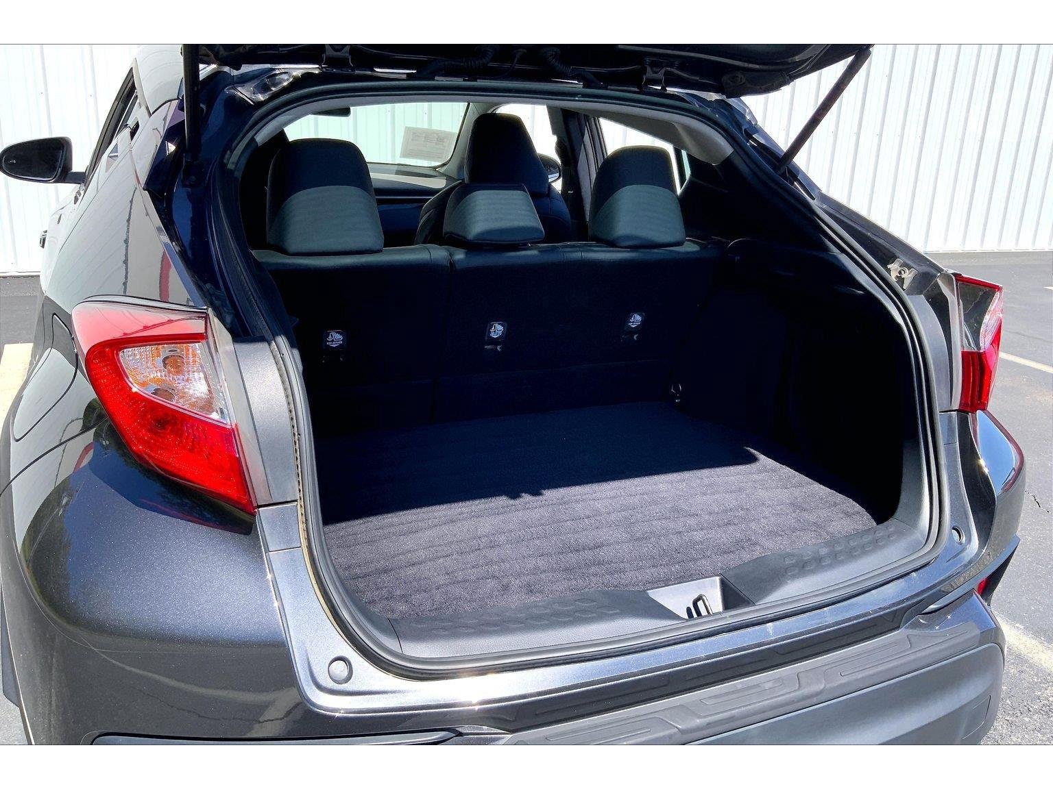Used 2022 Toyota C-HR Limited FWD image 26