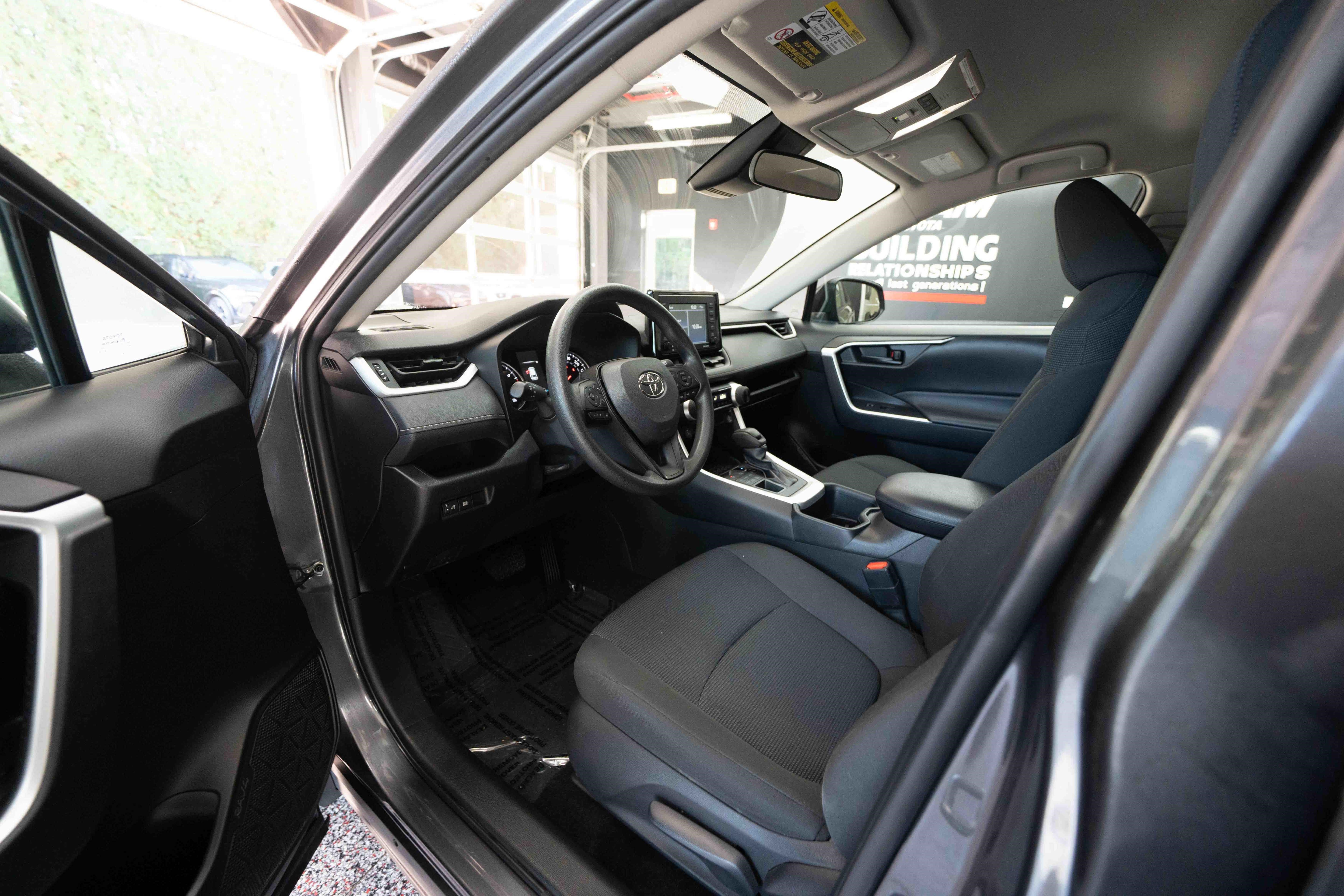 Used 2022 Toyota RAV4 LE AWD/4WD image 8