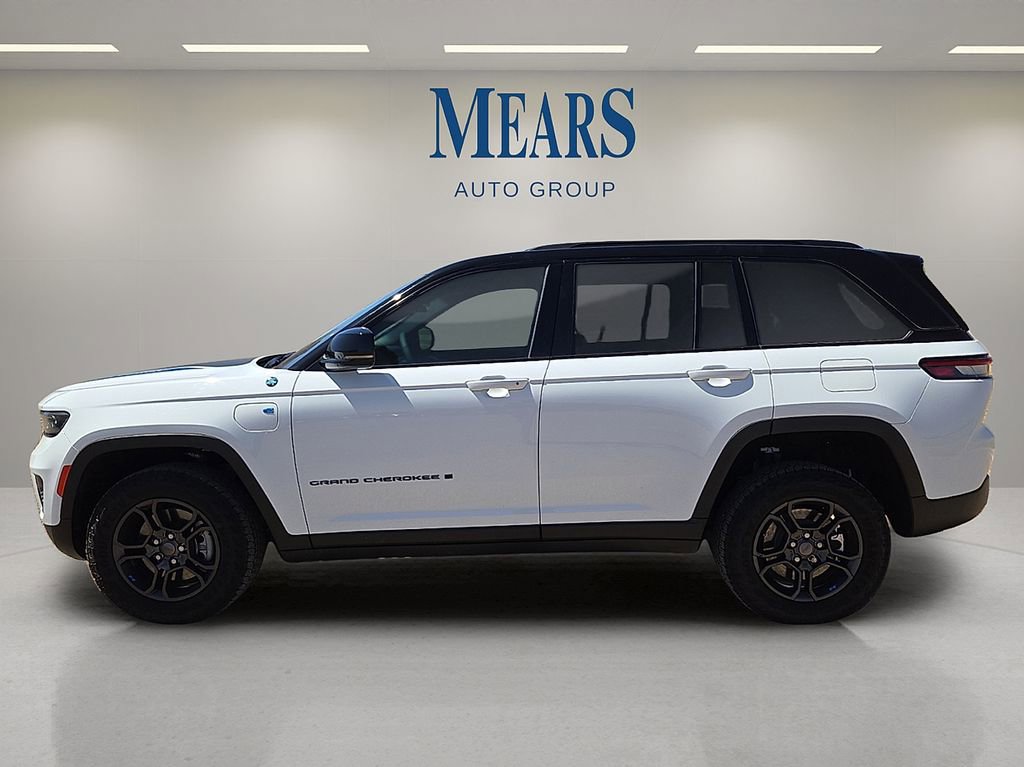 Used 2024 Jeep Grand Cherokee Trailhawk image 2