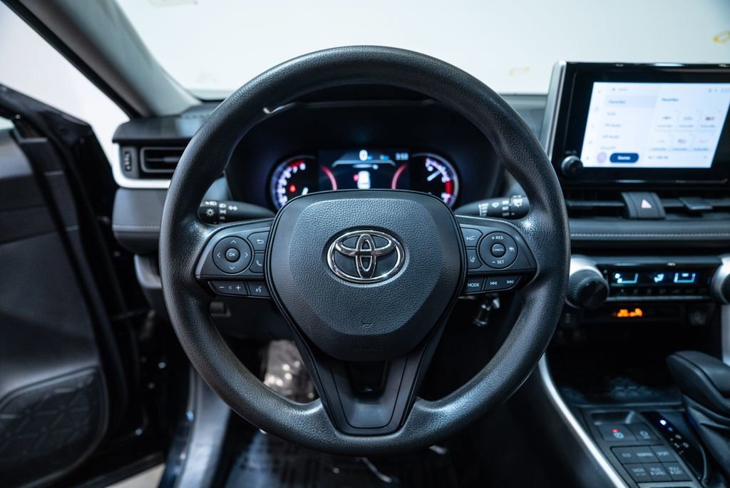 Used 2024 Toyota RAV4 LE image 17