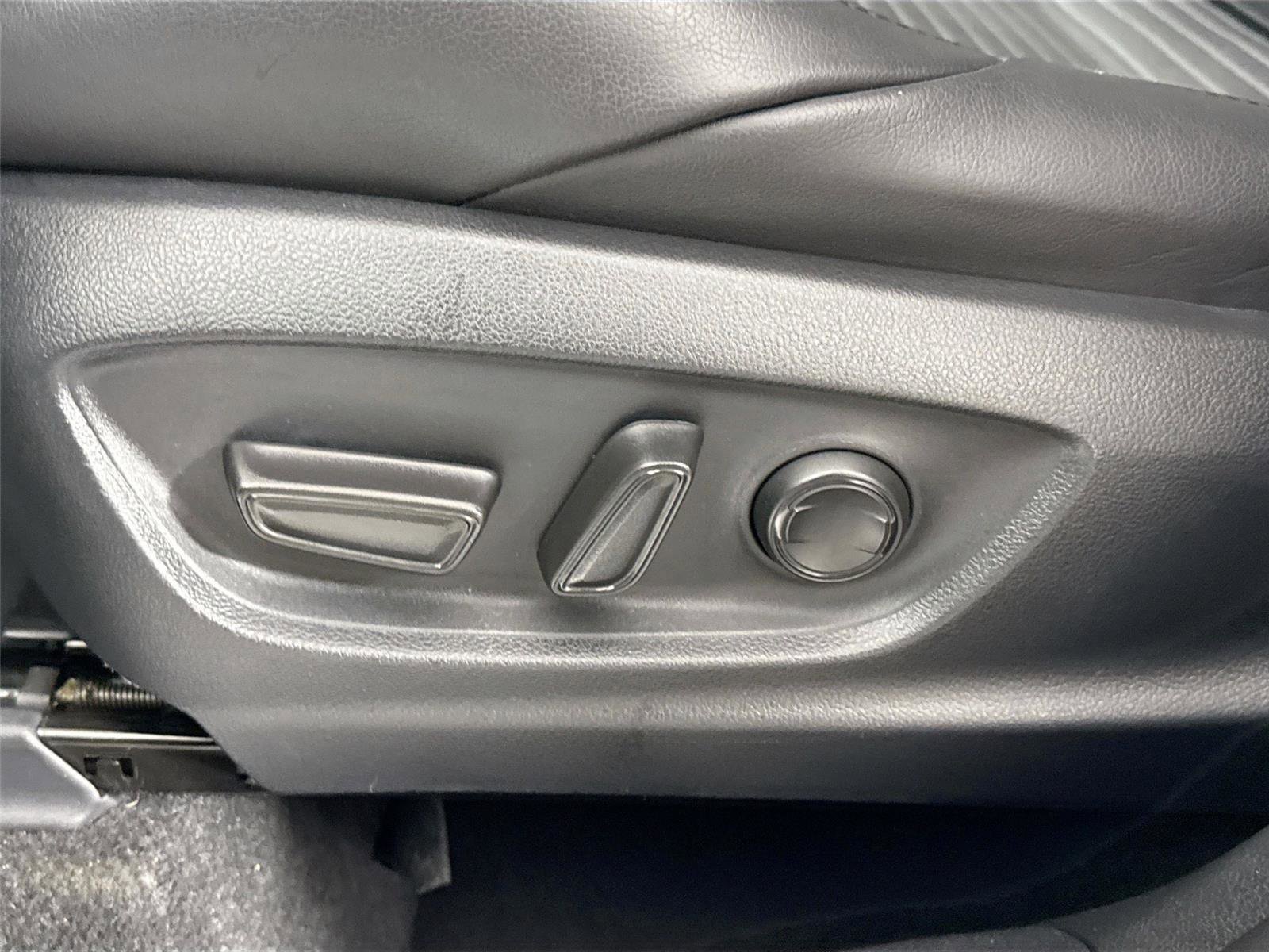 Used 2024 Toyota Corolla Cross XSE w/ Convenience Package image 30