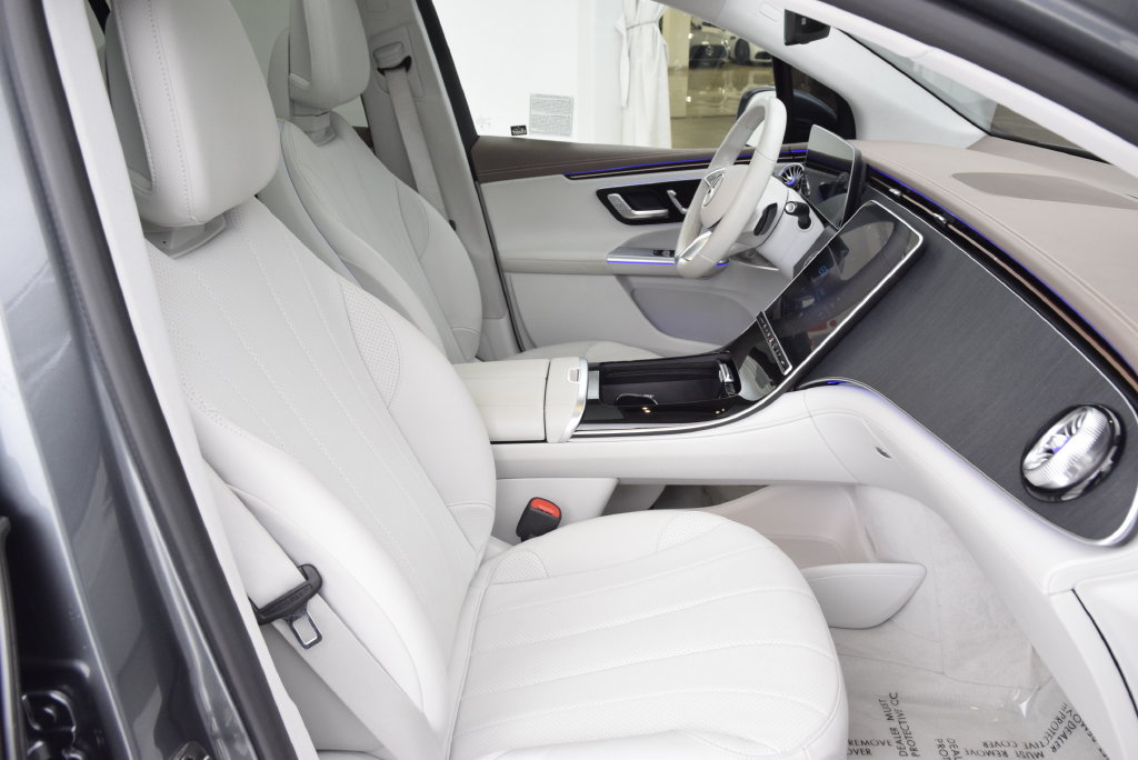 Used 2023 Mercedes-Benz EQE 350+ SUV image 16