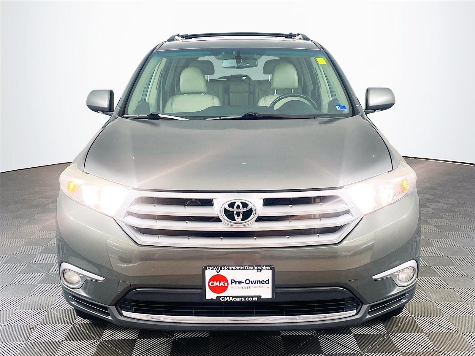 Used 2012 Toyota Highlander Limited w/ Convenience Pkg AWD/4WD image 2
