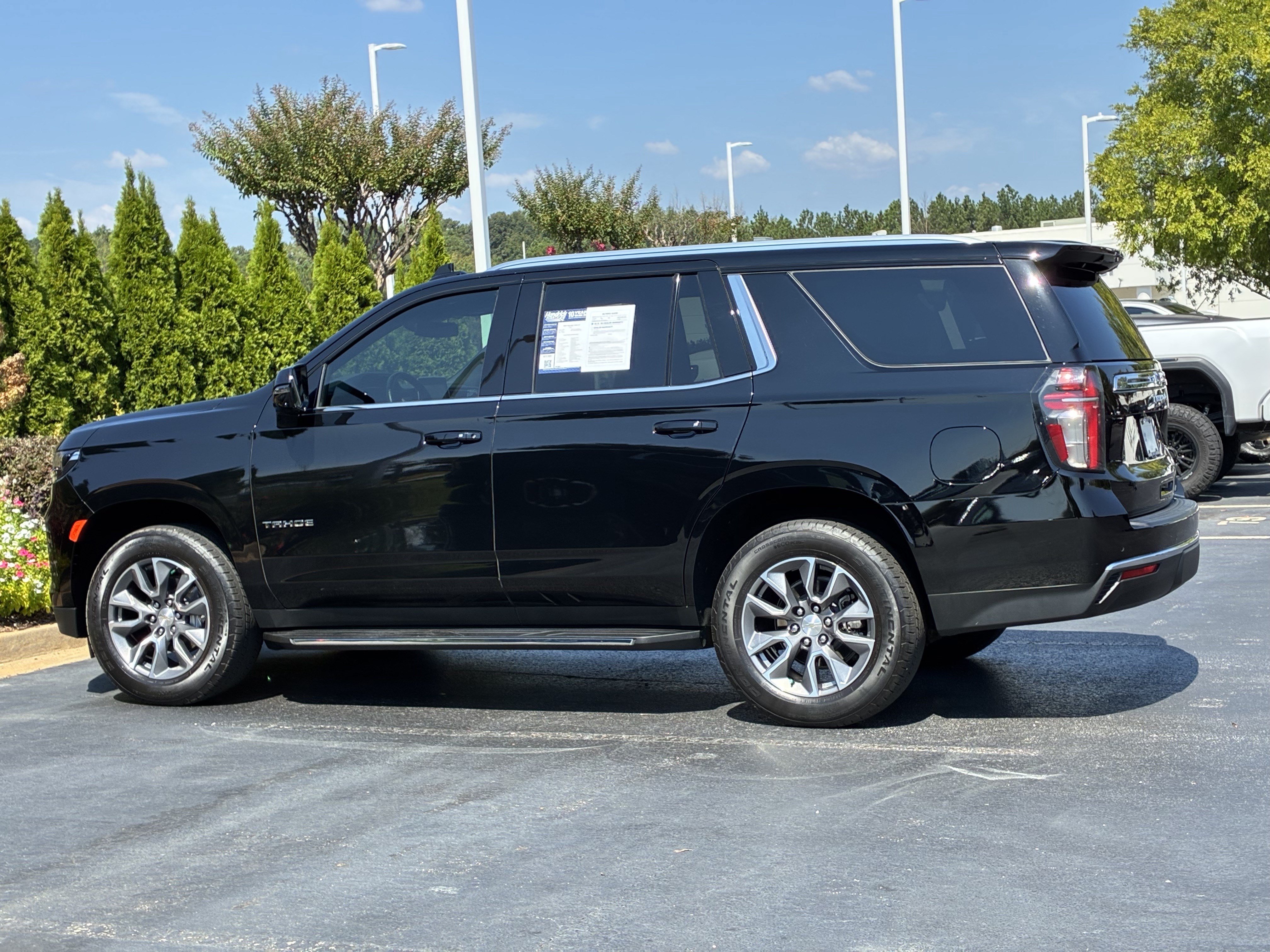 Used 2024 Chevrolet Tahoe LT w/ Luxury Package RWD image 9