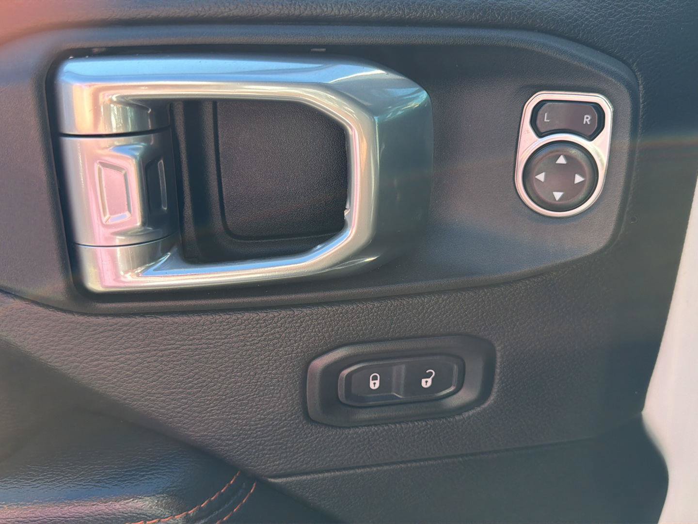 Used 2020 Jeep Gladiator Mojave AWD/4WD image 11