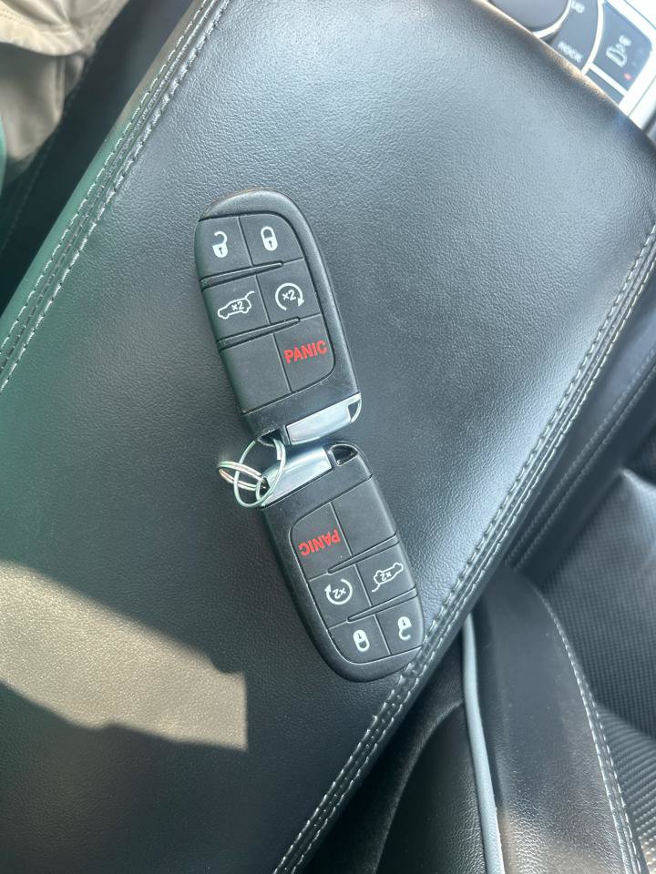 Used 2019 Jeep Grand Cherokee Overland AWD/4WD image 23