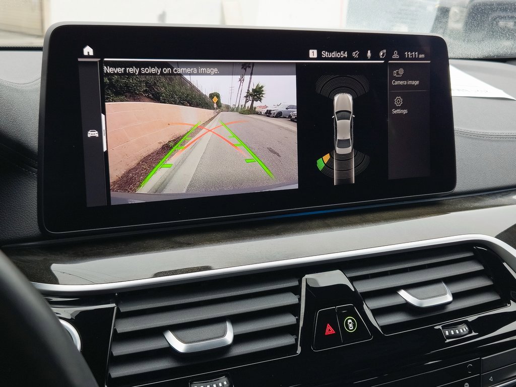 Used 2021 BMW 530e xDrive w/ M Sport Package image 17