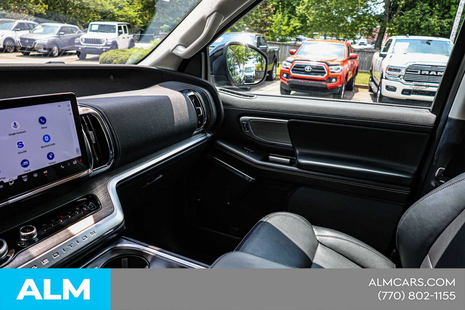 Used 2025 Ford Expedition Platinum AWD/4WD image 39