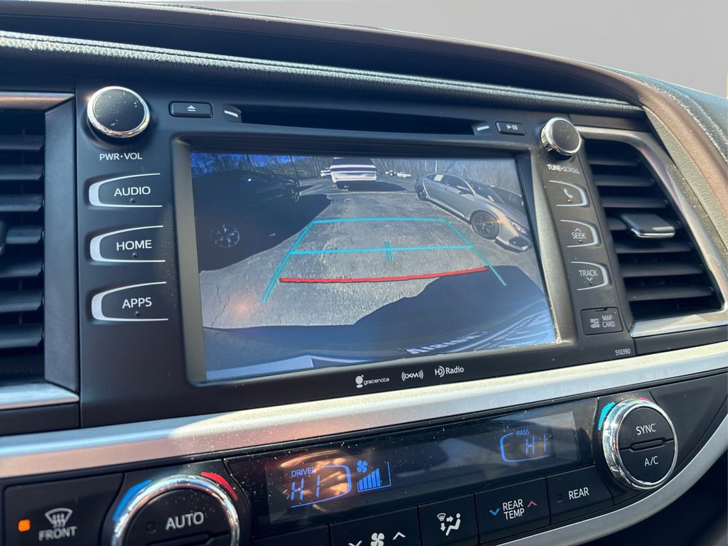 Used 2018 Toyota Highlander XLE w/ Carpet Mat Package (TMS) AWD/4WD image 35
