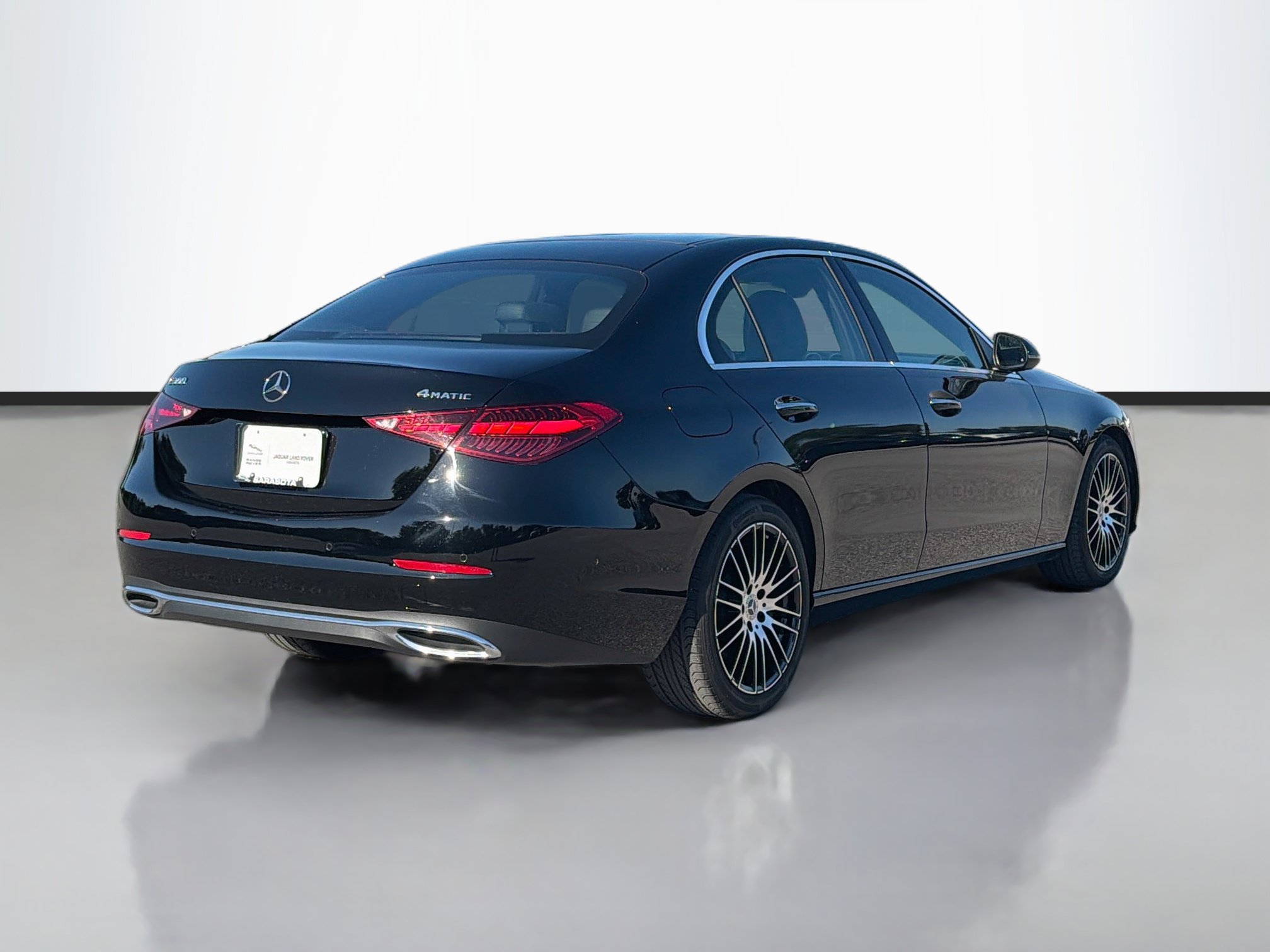 Used 2025 Mercedes-Benz C 300 4MATIC Sedan image 5