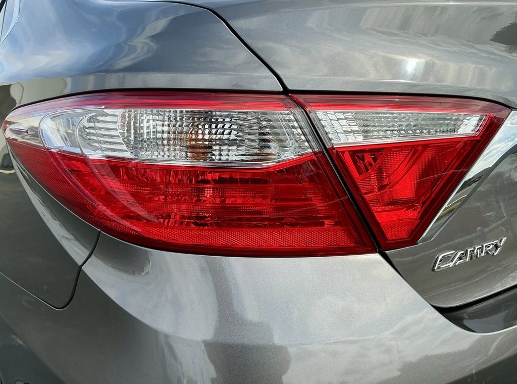 Used 2016 Toyota Camry LE image 14
