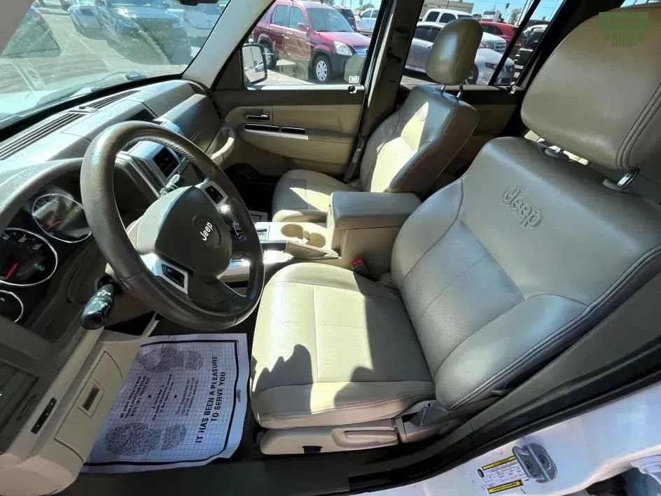 Used 2010 Jeep Liberty Limited w/ Tire & Wheel Group AWD/4WD image 9