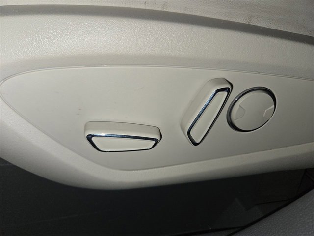 Used 2019 Lincoln Nautilus Reserve image 12