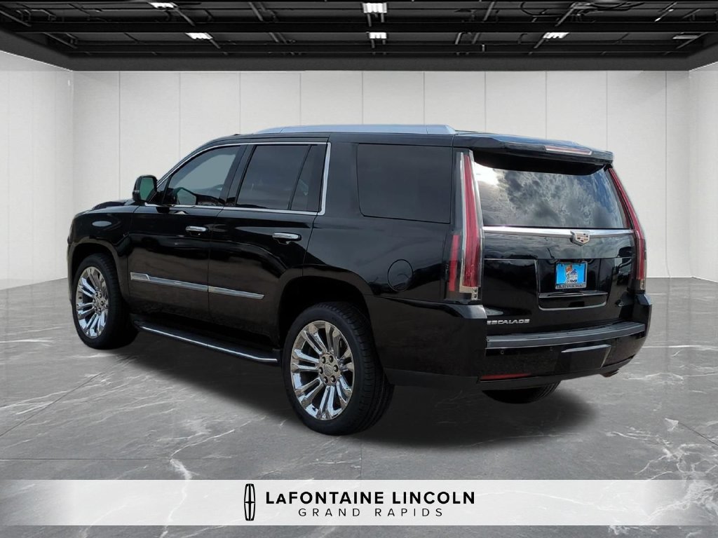 Used 2020 Cadillac Escalade Premium Luxury w/ LPO, Radiant Package AWD/4WD image 3