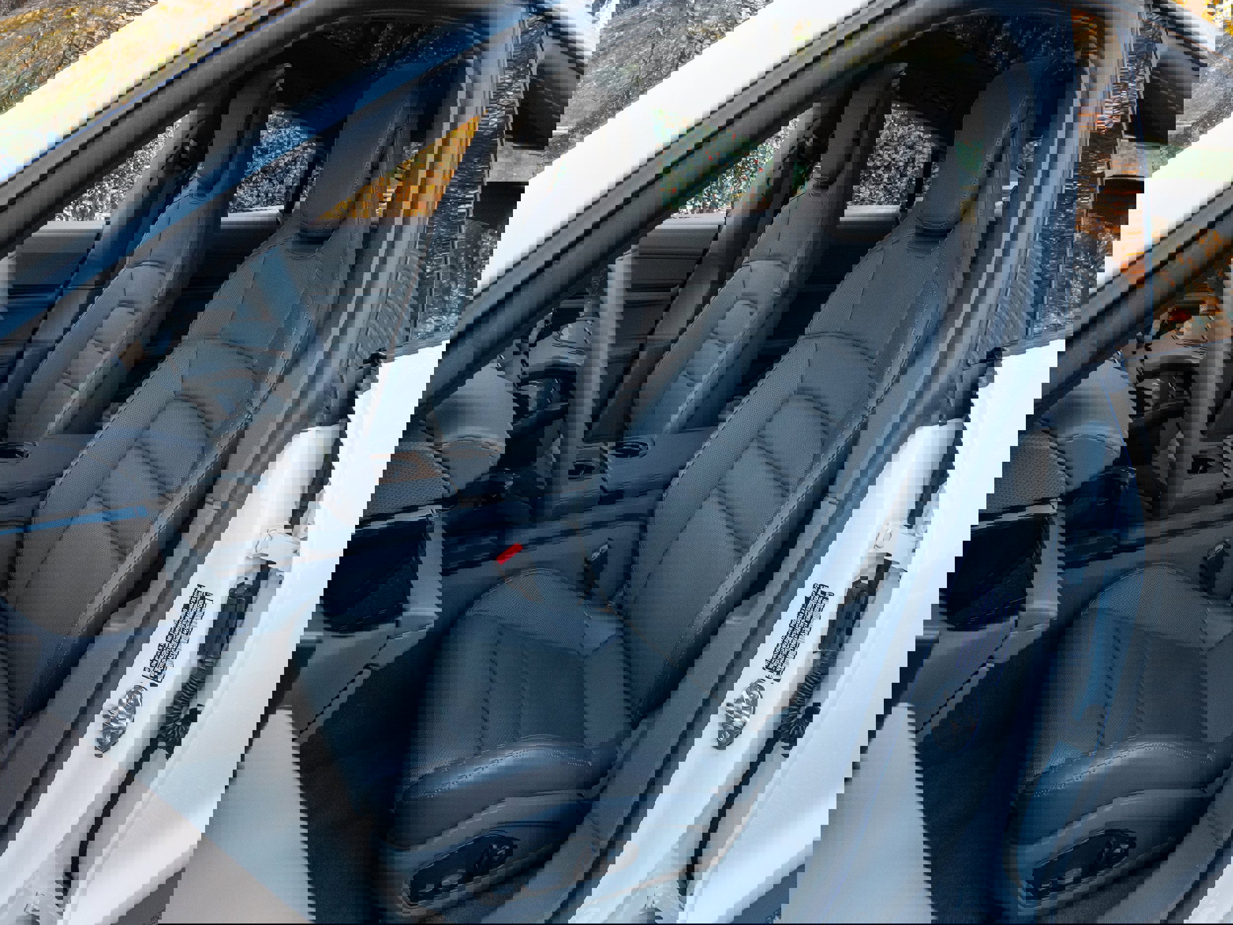 Used 2022 Porsche Taycan image 5