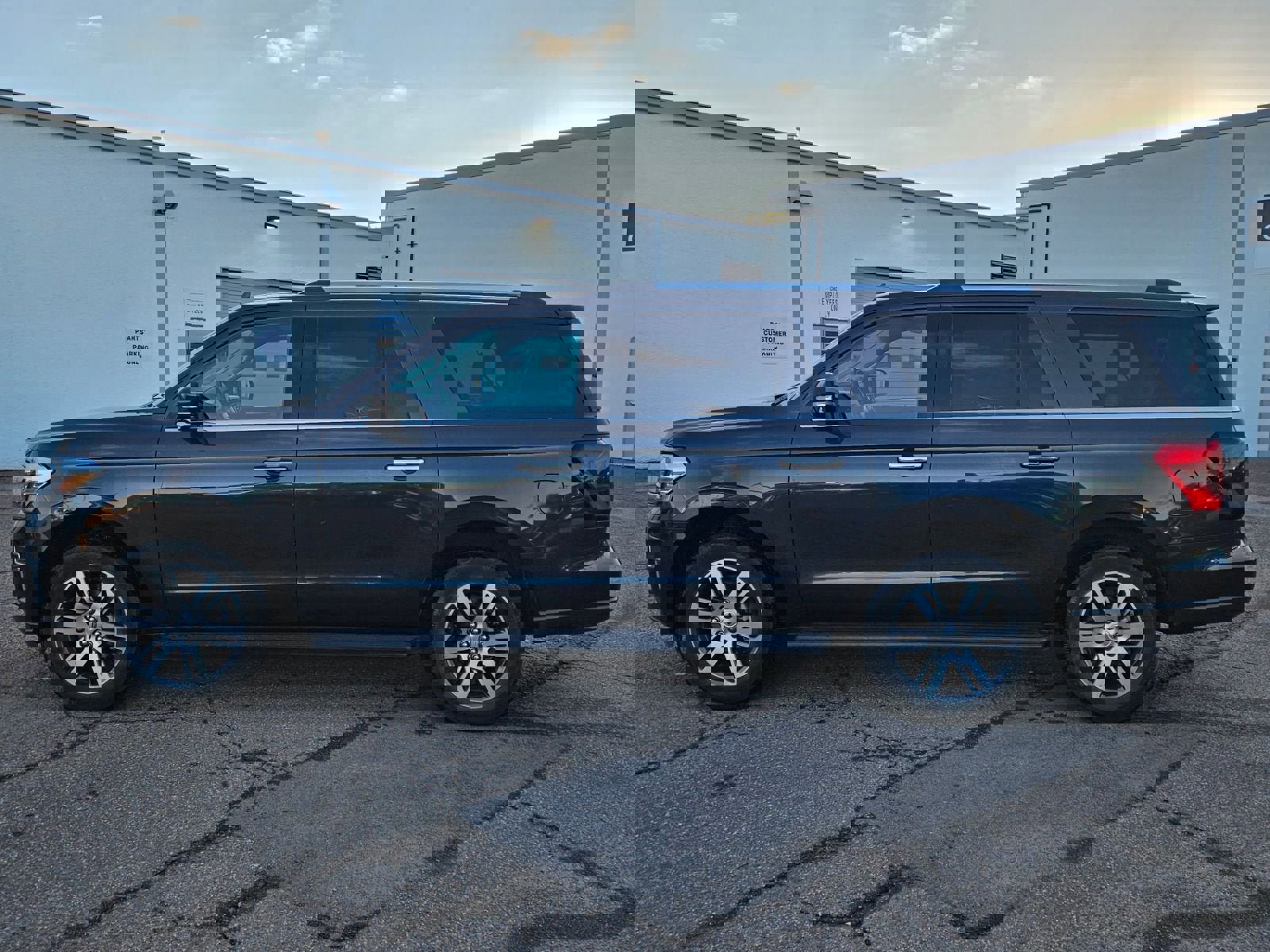 Used 2024 Ford Expedition Max Limited image 2