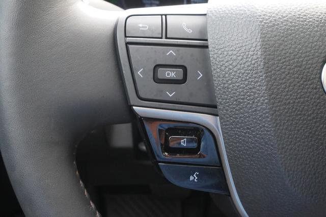 Used 2025 Toyota Camry XLE image 16