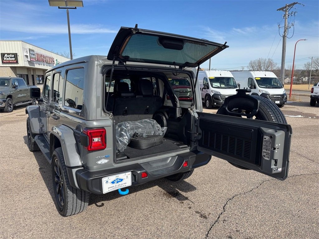 Used 2022 Jeep Wrangler Unlimited Sahara image 5