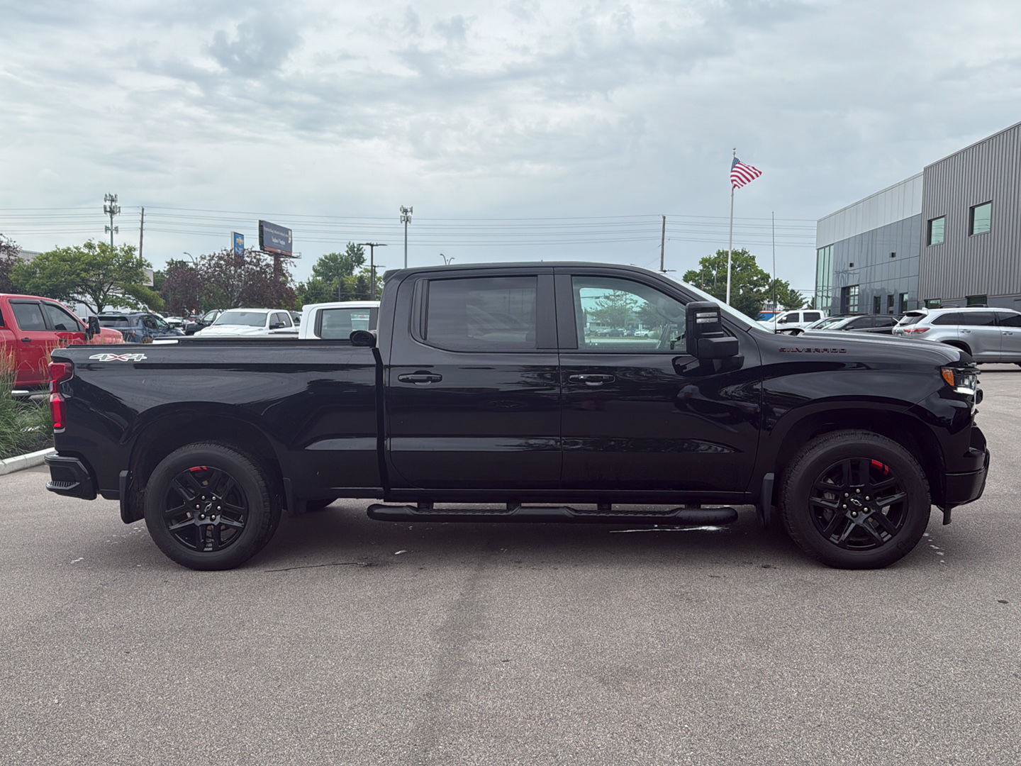 Used 2024 Chevrolet Silverado 1500 RST w/ Redline Edition AWD/4WD image 2