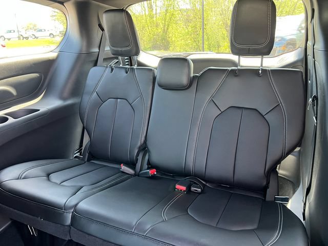 New 2026 Chrysler Pacifica Select FWD image 5