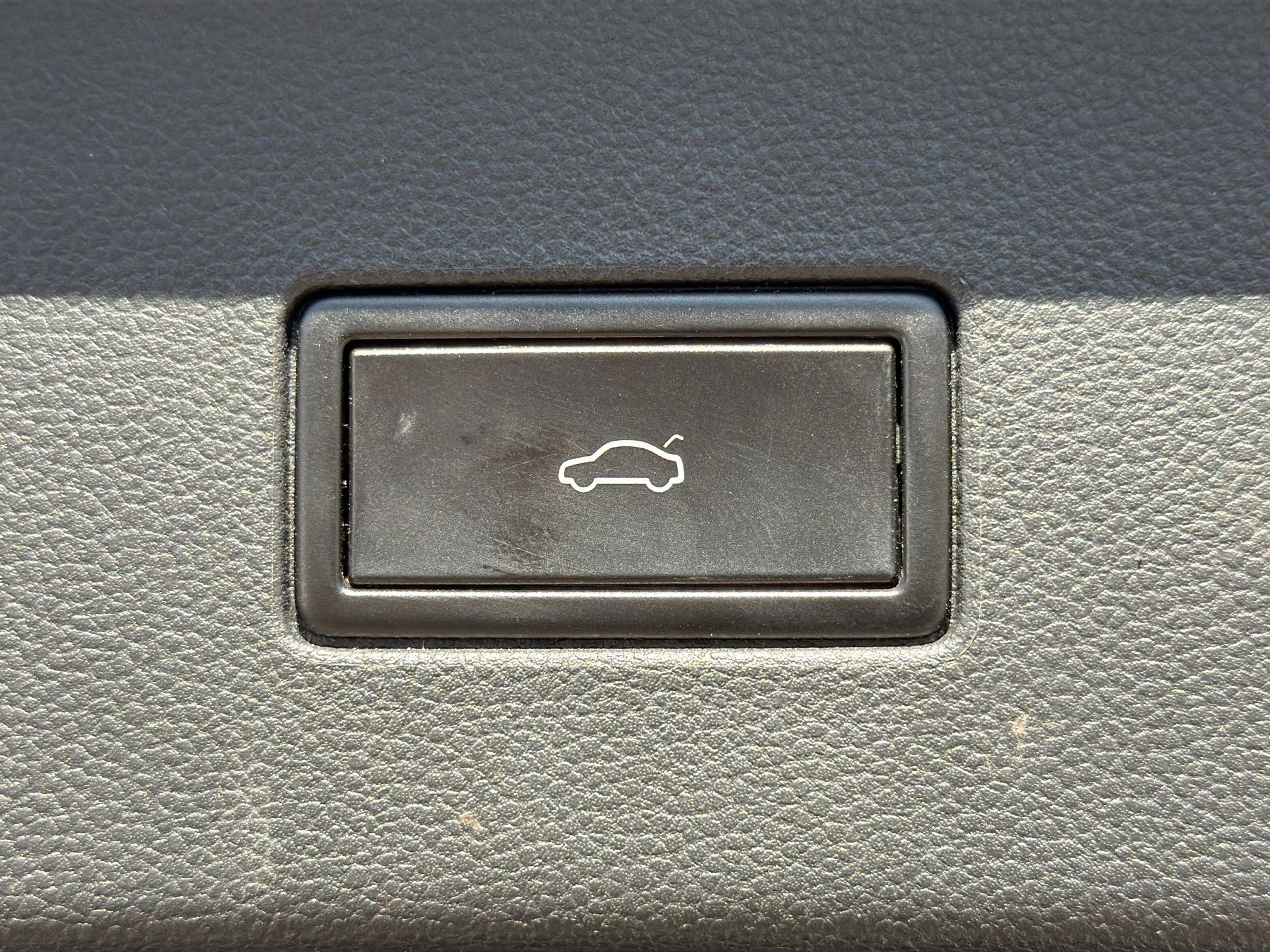 Used 2018 Volkswagen Atlas SEL Premium image 12