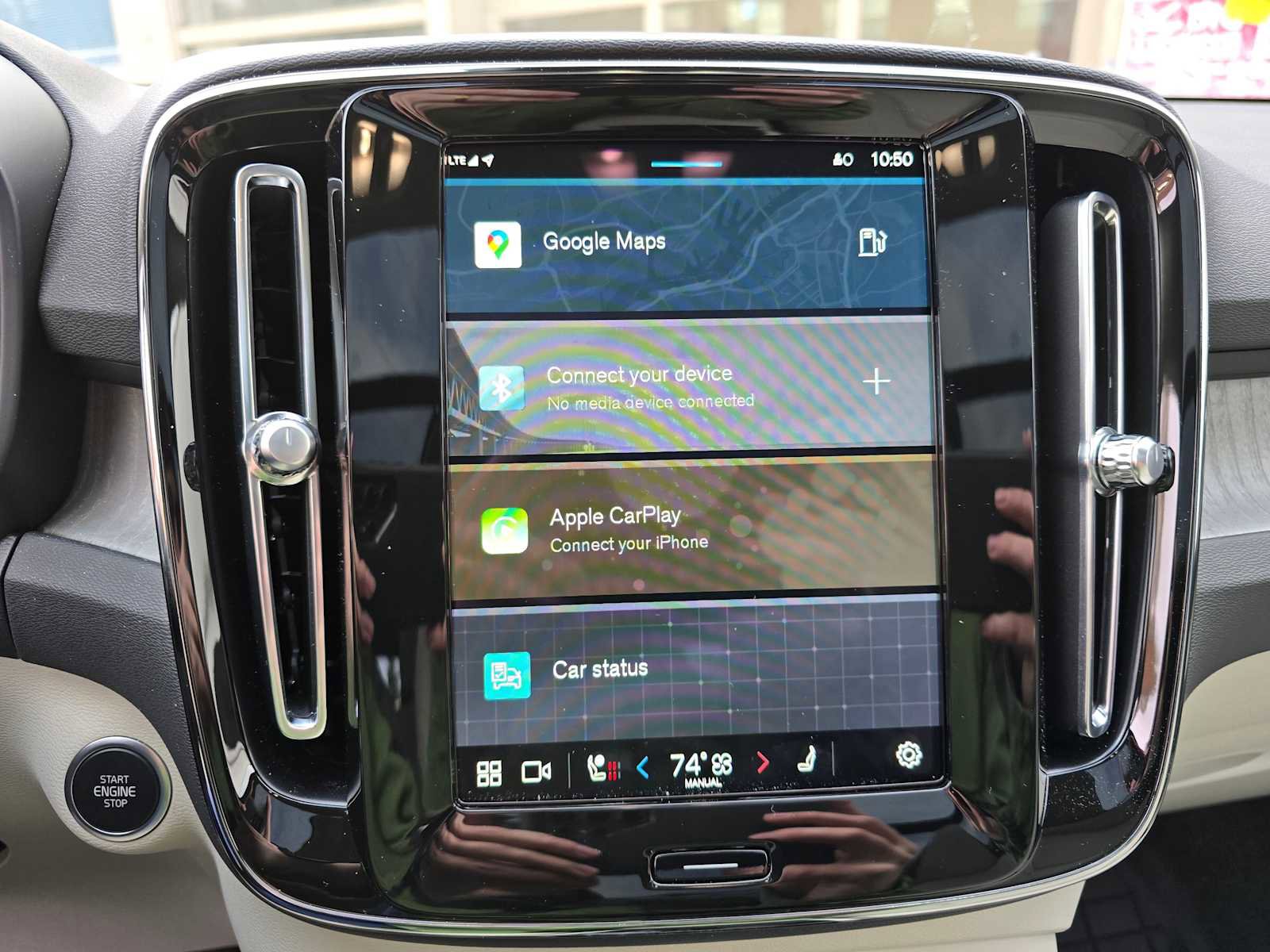 Certified 2024 Volvo XC40 B5 Ultimate w/ Climate Package image 36