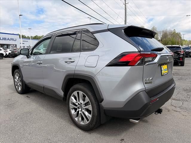 Used 2022 Toyota RAV4 XLE Premium AWD/4WD image 5