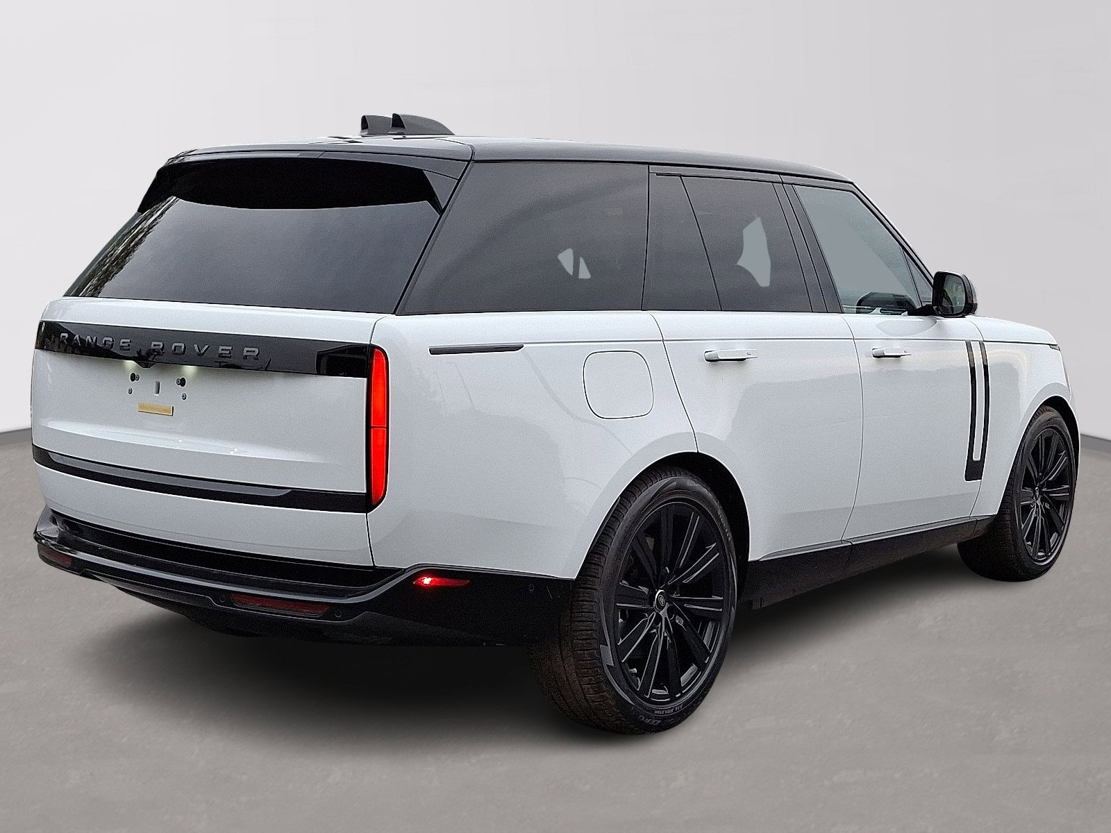 New 2025 Land Rover Range Rover SE image 3