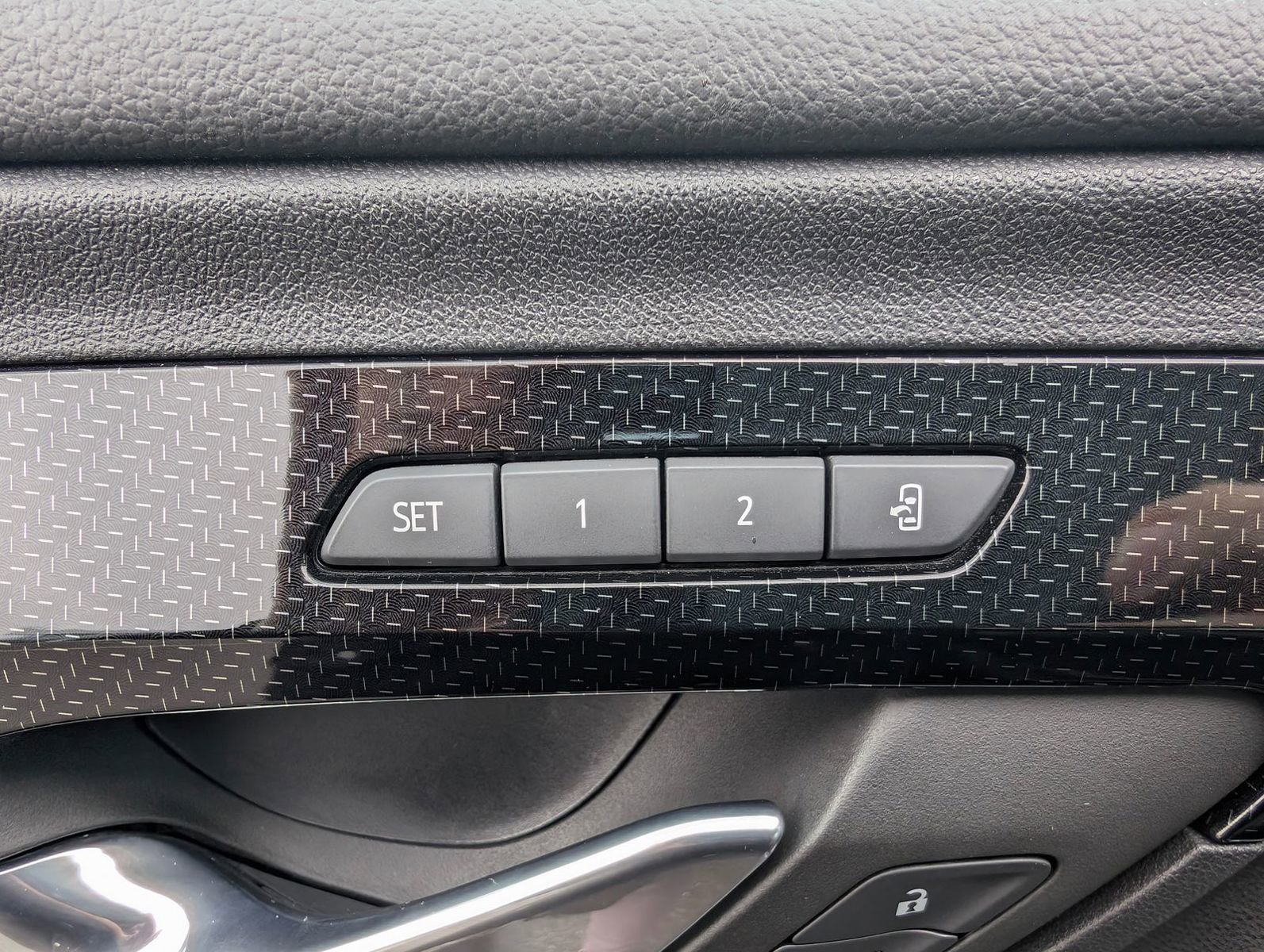 Used 2023 GMC Terrain AT4 image 9