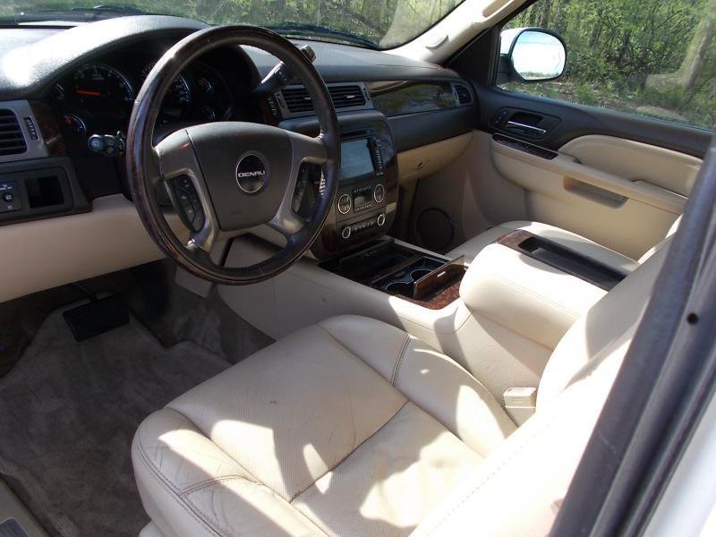 Used 2010 GMC Yukon Denali image 28
