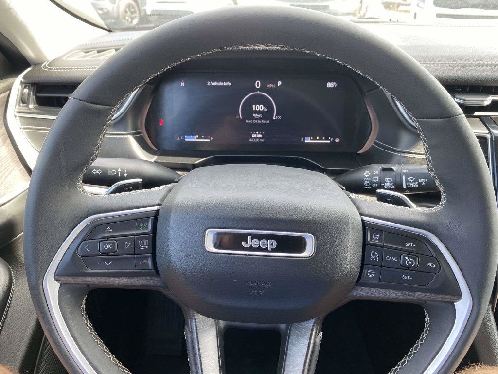 Used 2023 Jeep Grand Cherokee L Limited AWD/4WD image 35