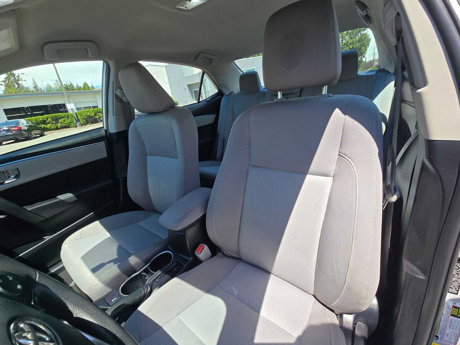 Used 2016 Toyota Corolla LE FWD image 19