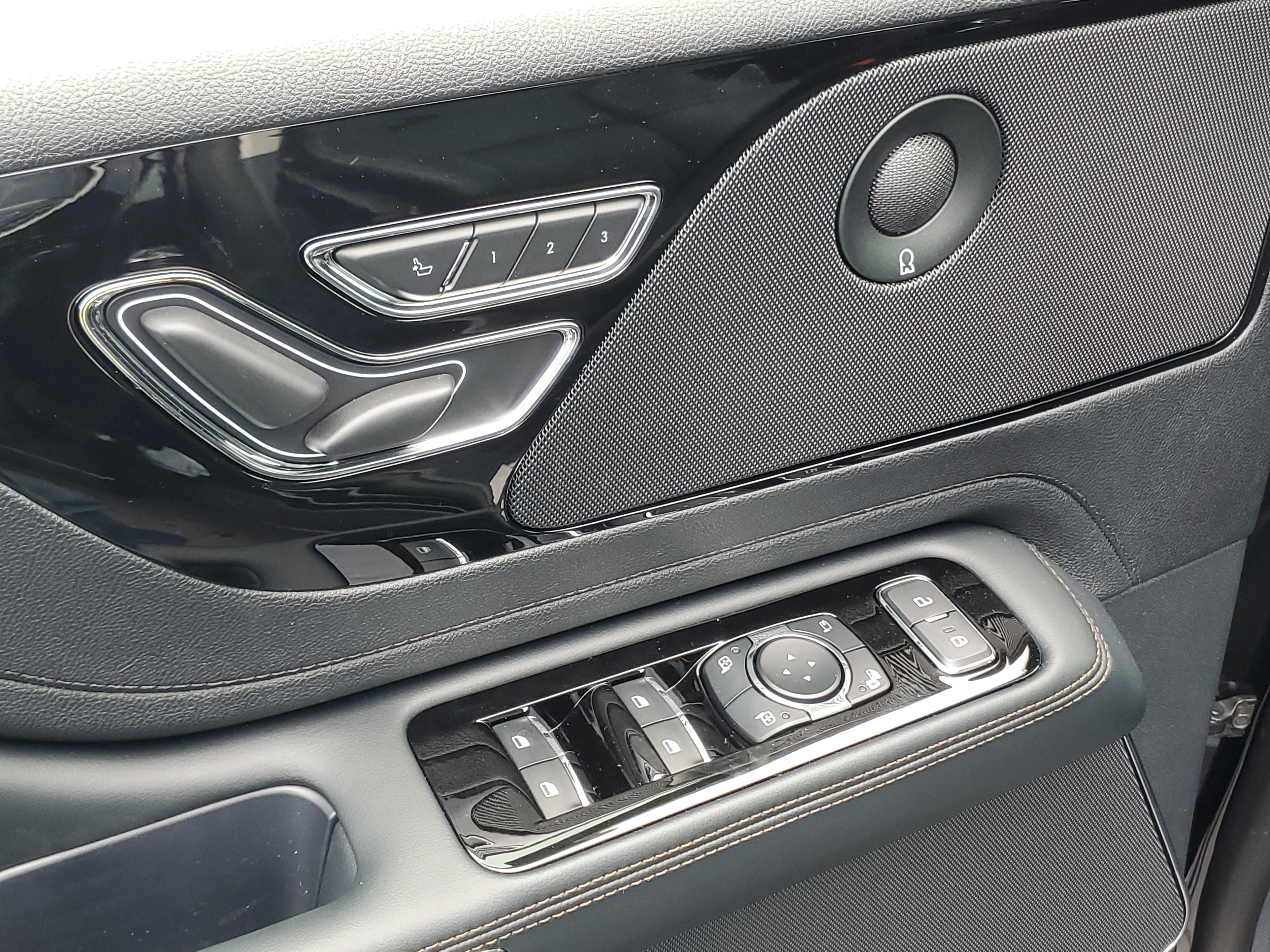 New 2026 Lincoln Aviator Reserve w/ Jet Appearance Package AWD/4WD image 9