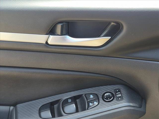 Used 2022 Nissan Altima 2.5 SV FWD image 13
