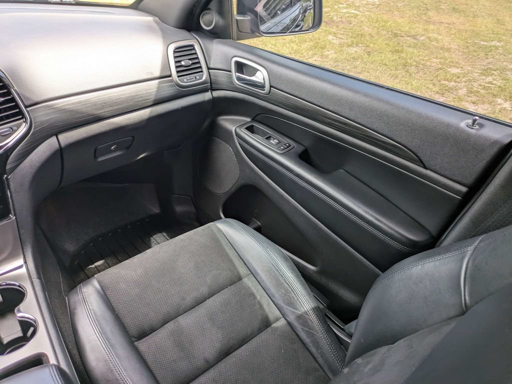 Used 2019 Jeep Grand Cherokee Altitude RWD image 17