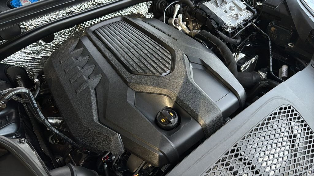 Certified 2023 Porsche Macan image 19