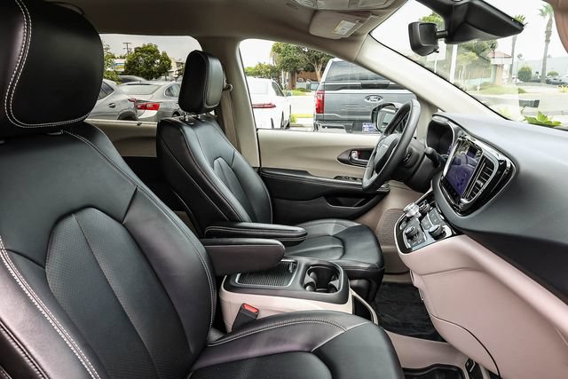 Used 2024 Chrysler Pacifica Touring-L FWD image 18