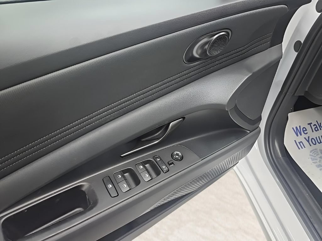 New 2026 Hyundai Elantra SEL FWD image 10