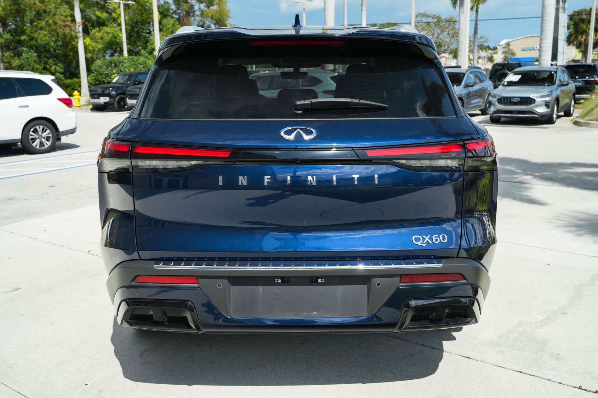 Used 2023 INFINITI QX60 Luxe w/ Vision Package image 8