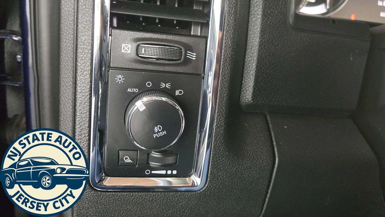 Used 2018 RAM 1500 Laramie w/ Convenience Group image 28