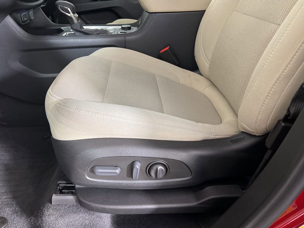 Used 2023 Chevrolet Traverse LT w/ Rear Camera Mirror Package image 16