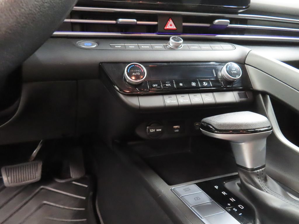 Used 2024 Hyundai Elantra SEL FWD image 50