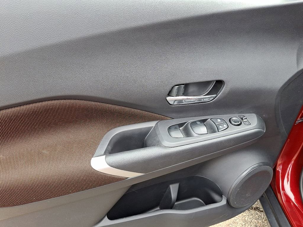 Used 2023 Nissan Kicks SR FWD image 13