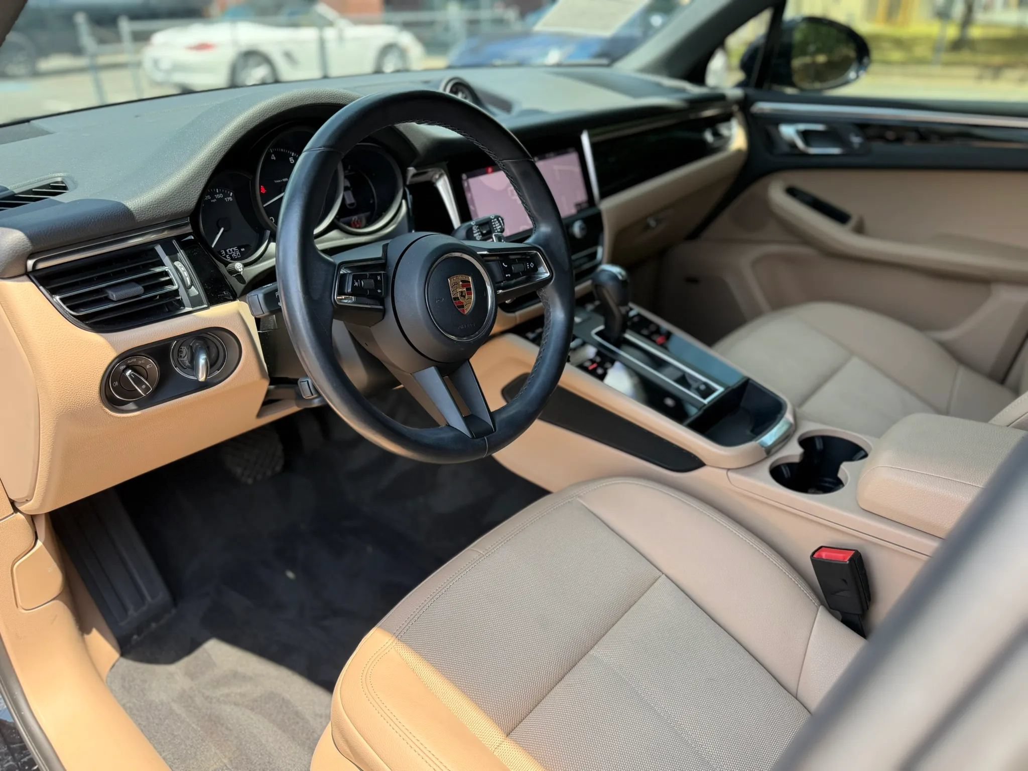 Used 2023 Porsche Macan AWD/4WD image 16