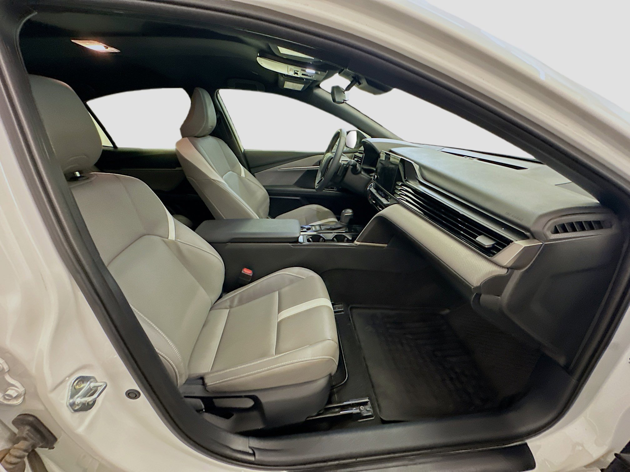 Used 2025 Toyota Camry SE FWD image 32