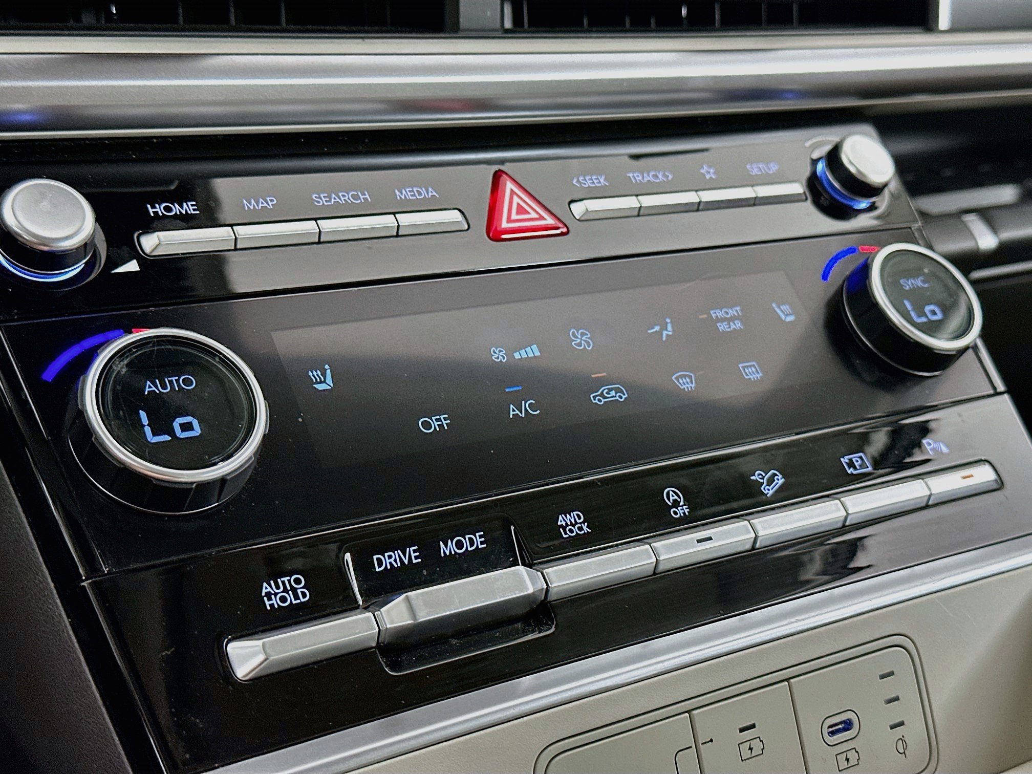Used 2025 Hyundai Santa Fe SEL AWD/4WD image 23