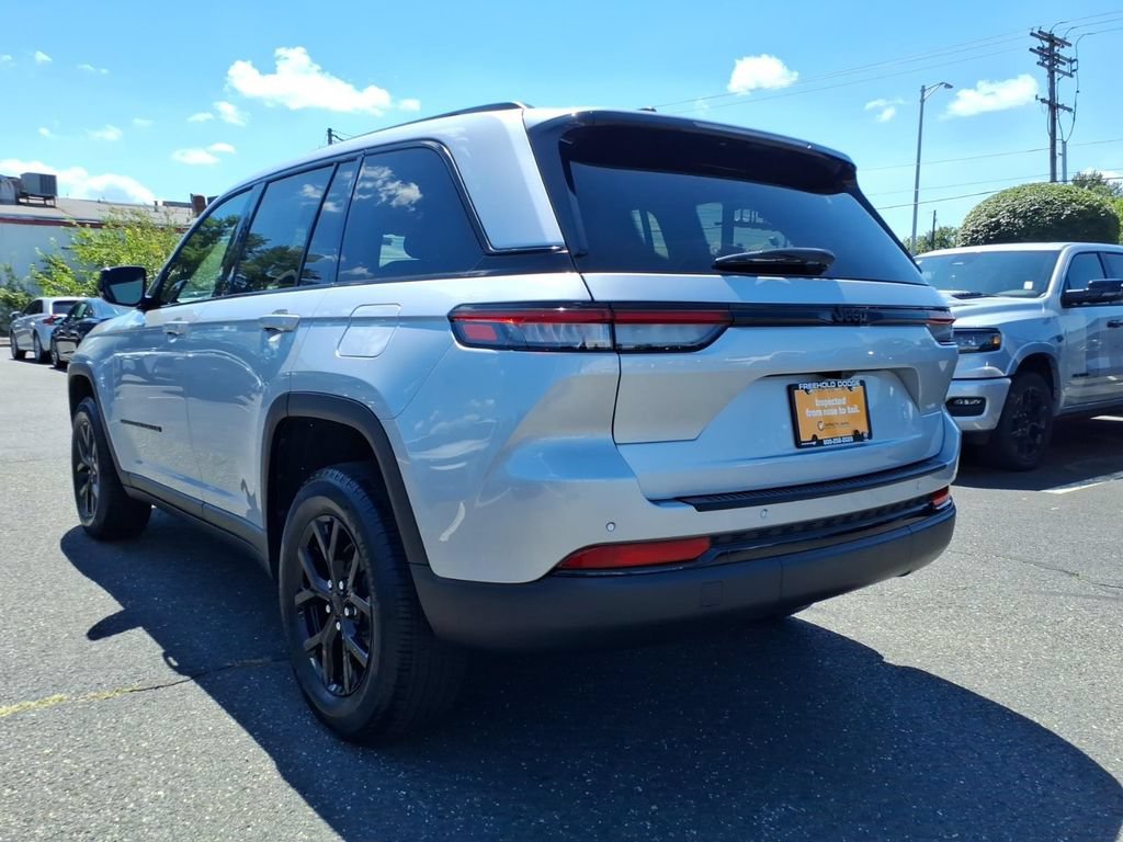 Certified 2024 Jeep Grand Cherokee Altitude RWD image 21